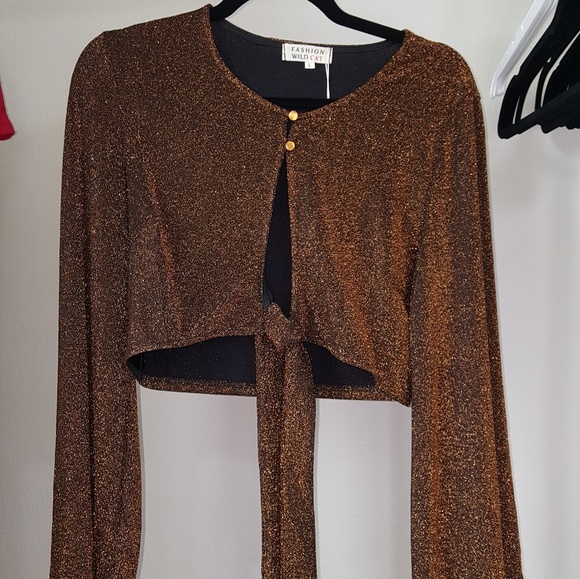 Sexy Flared sleeve front tie crop top NWT - Picture 3 of 4